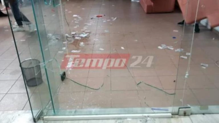 Επίθεση εναντίον γραφείων Κυπρίων φοιτητών – Λίγο μετά τη λήξη της πορείας για την ανακήρυξη του ψευδοκράτους (εικόνες, βίντεο)